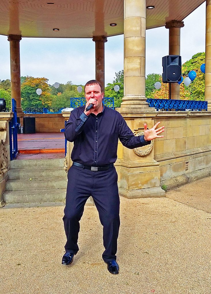 Lee Morgan Performs in Lister Park for Alzheimer's Charity Fun Run